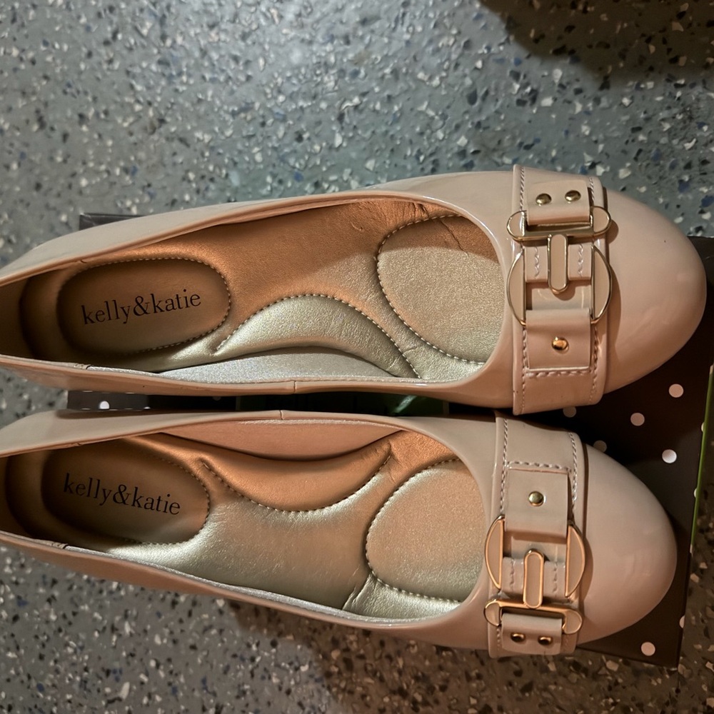 Kelly & Katie Women's Beige Buckle Flats